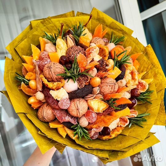 Букет из сухофруктов и орехов