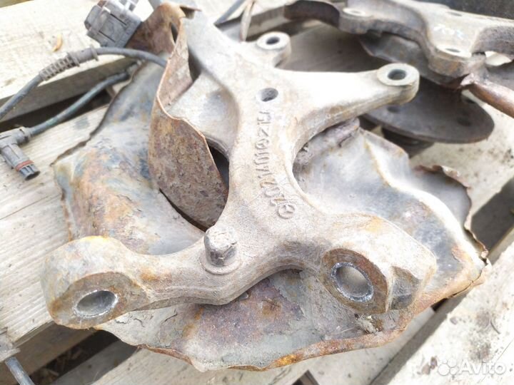 Кулак поворотный передний Mercedes W202 W208