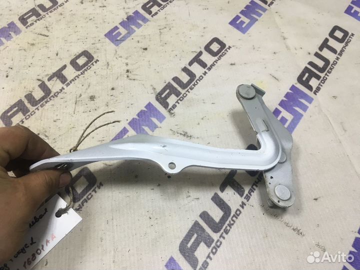 Петля капота левая Форд Фокус 2