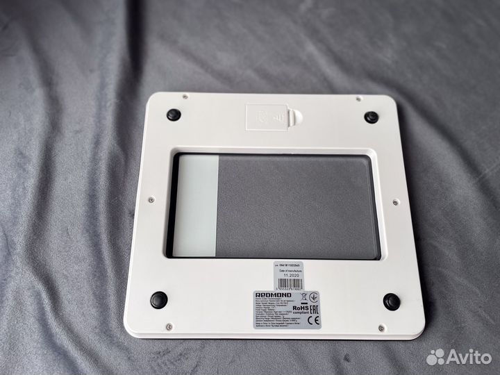 Весы кухонные Redmond RS-724-E, черные