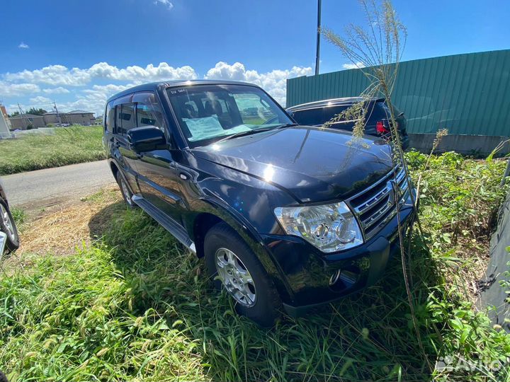 В разборе Mitsubishi Pajero 4 3.0 / 3.8