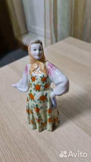 Статуэтка фарфор