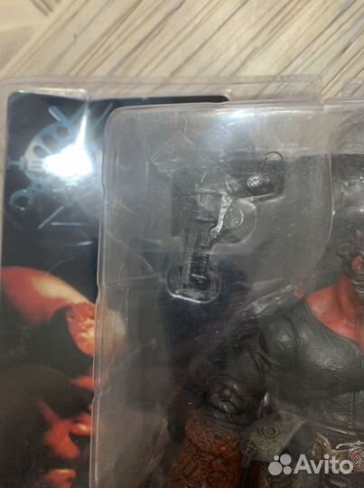 Hellboy mezco фигурка