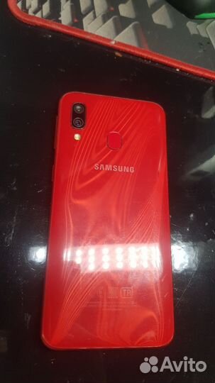 Samsung Galaxy A40, 4/64 ГБ