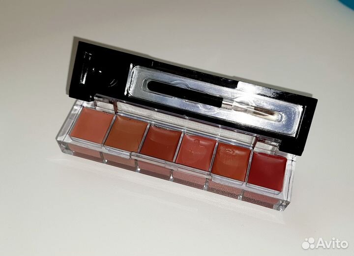 Помады для губ 