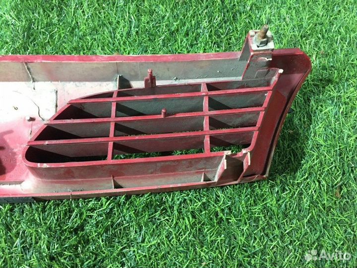 Решетка радиатора Nissan Almera N15 1995-2000