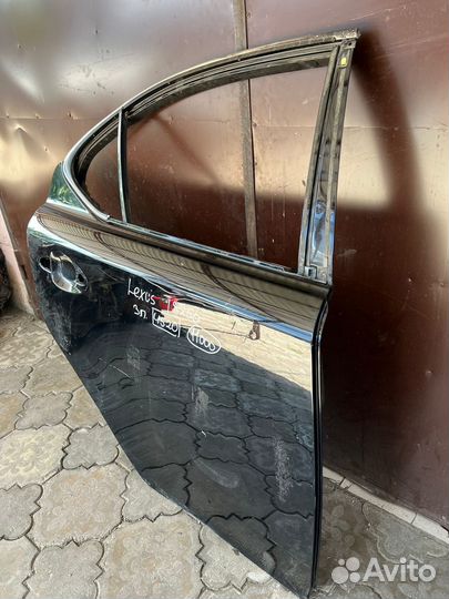 Задняя правая дверь Lexus is250 оригинал 4520