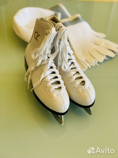 Коньки фигурные женские 36 размера