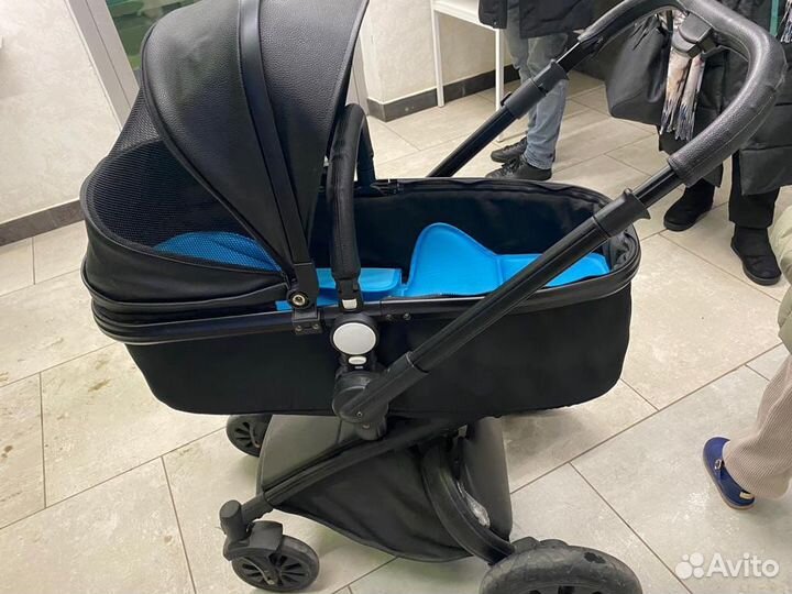 Коляска чёрная из экокожи 2 в 1