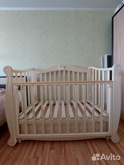 Кровать детская с пеленальным столиком