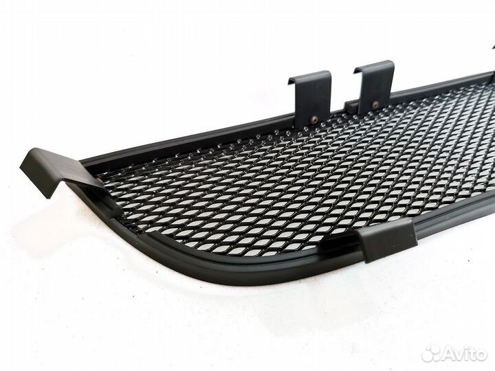 Защитная сетка радиатора низ черная Volkswagen Tig