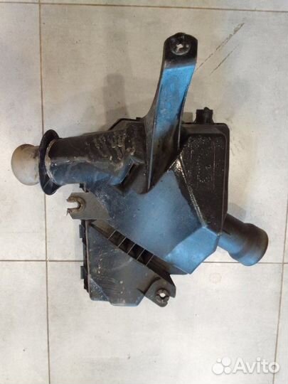 Корпус воздушного фильтра Hummer H3 3.7 05-10