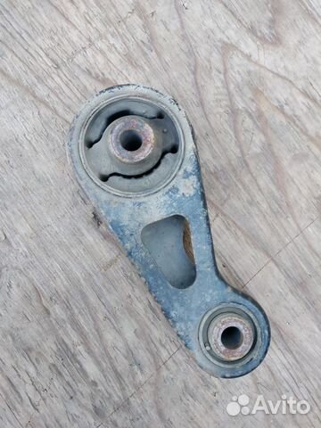 Кронштейн двигателя передний левый Toyota Prius 2