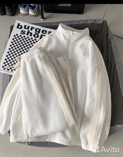 Спортивный костюм женский