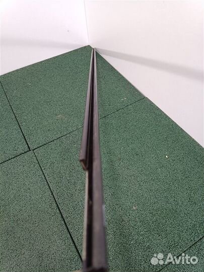 Накладка стекла двери наружная передняя левая Vw