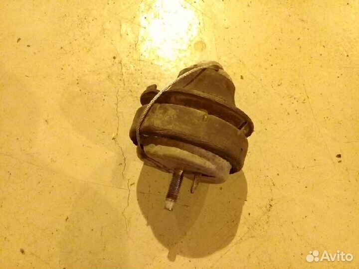 Опора двигателя (подушка двс) передняя 8683936 Vol