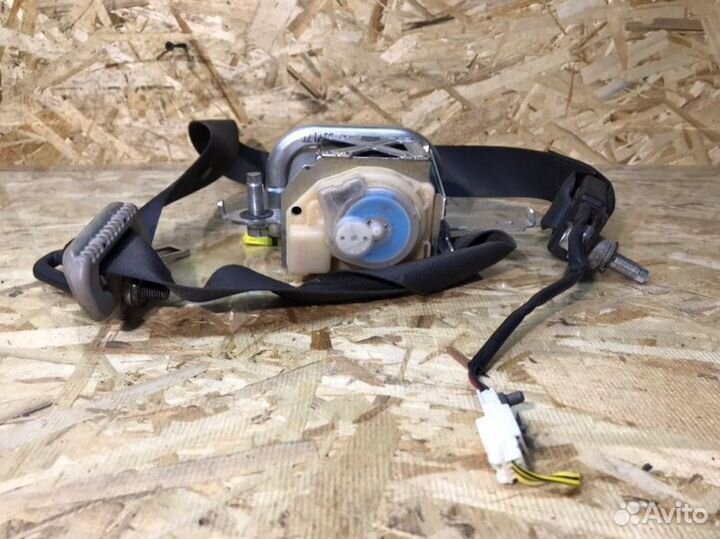 Ремень безопасности передний правый Nissan Armada