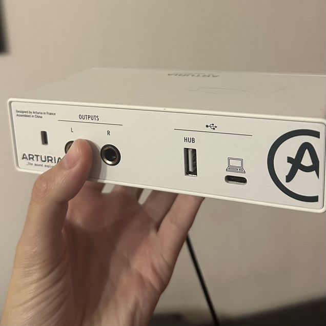 Arturia minifuse 1 наушники behringer