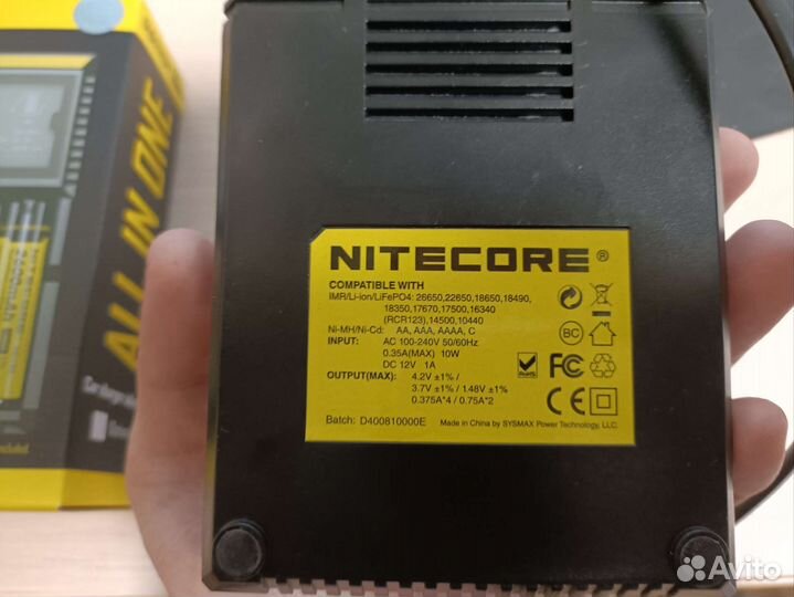 Зарядное устройство Nitecore D4