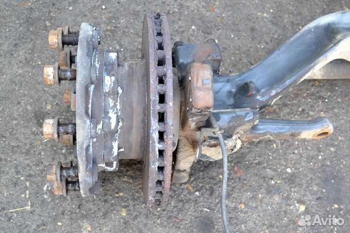 Ступица, дисковые тормоза, передний мост, левая sc