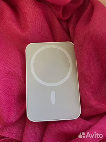 Повербанк с беспроводной зарядкой