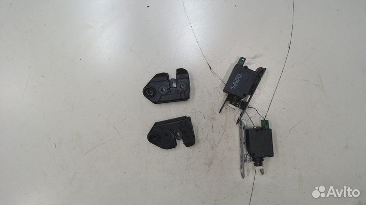 Замок багажника Land Rover Discovery 3, 2004