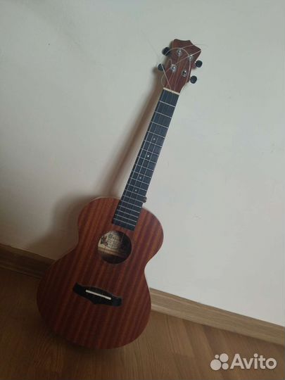 Укулеле тенор