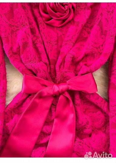 Роскошное платье в цвете фуксия