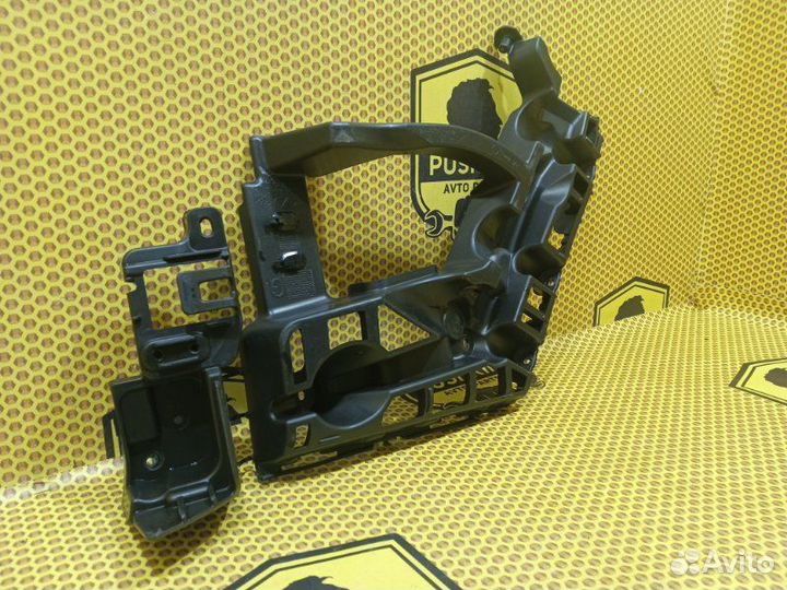 Кронштейн бампера задний левый Renault Espace JR