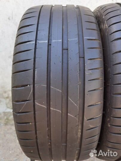 Michelin Pilot Sport 4 235/40 R19 96Y
