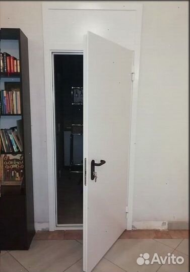 Металлическая противопожарная дверь