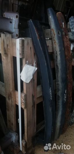 Усилитель переднего бампера Гольф 5