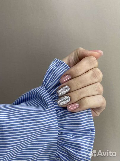 Модель на маникюр