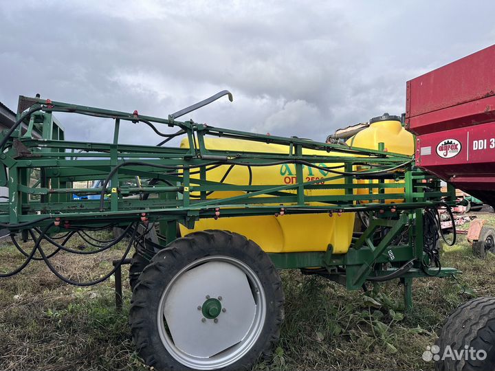 Опрыскиватель прицепной оп -2000