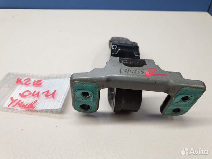 Петля двери багажника правая Mercedes E-klasse W21