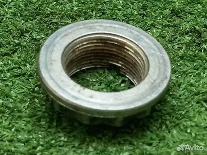 Гайка ступичная передняя правая Land Rover Range