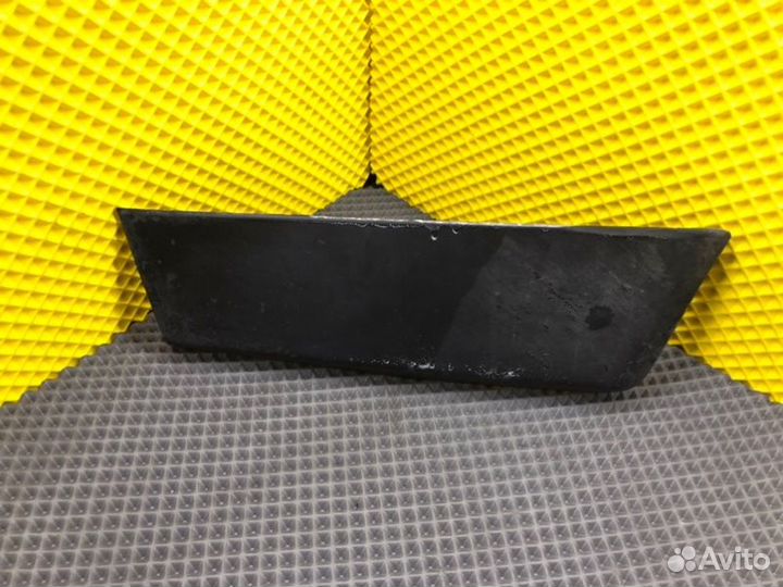 Накладка задняя правая Mercedes-Benz 190E W201