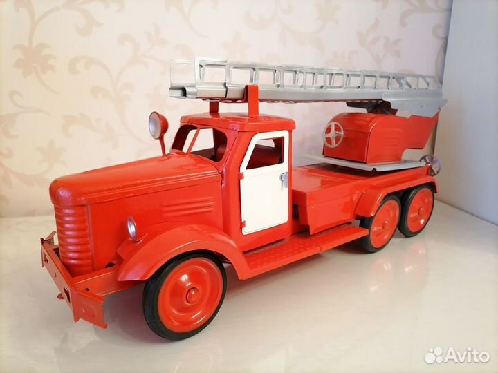 Продам большие советские игрушки грузовик зис 150
