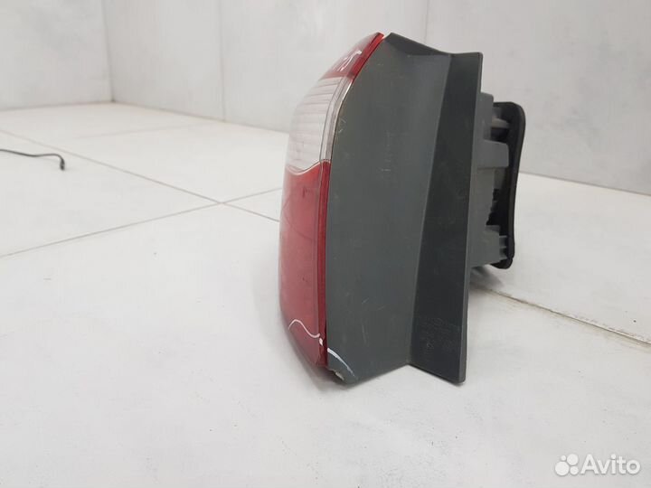 Фонарь задний левый наружный Kia Rio