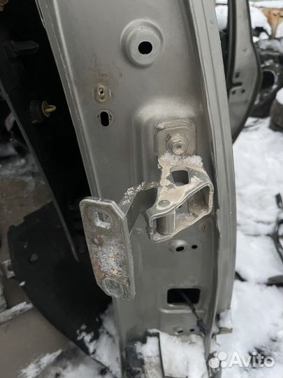 Петли крыши,двери багажника LADA Largus