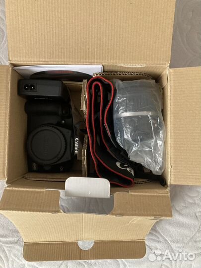 Зеркальный фотоаппарат canon eos 1000D