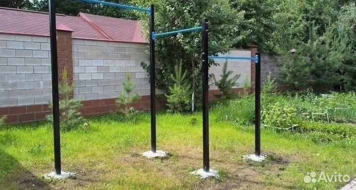 Уличный турник для всей семьи можно и качели