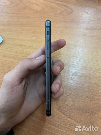 Телефон iPhone 8 64 gb