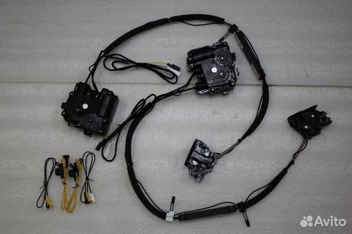 Infinity QX 56 / 60 / 80 Доводчики дверей L1YO9