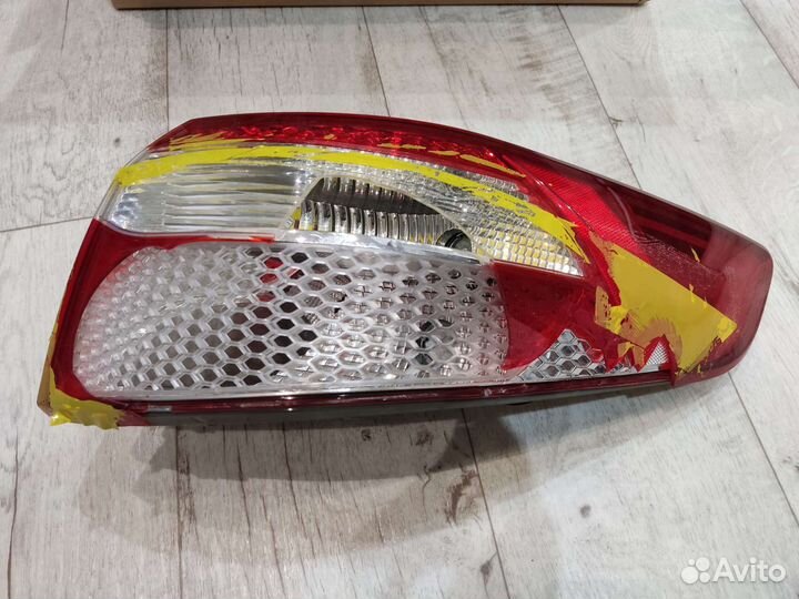 Задний правый фонарь внешний Kia Rio 3