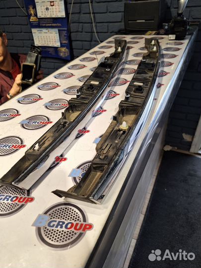 Молдинг крышки багажника бмв 7 2010г