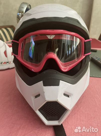 Кроссовый шлем Ataki и очки fly