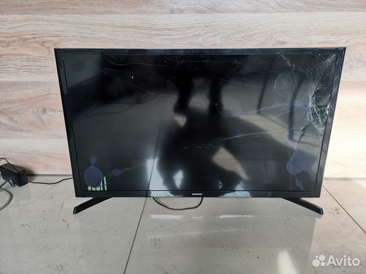 Телевизор Samsung UE32J4000 (Разбор)(По запчастям)