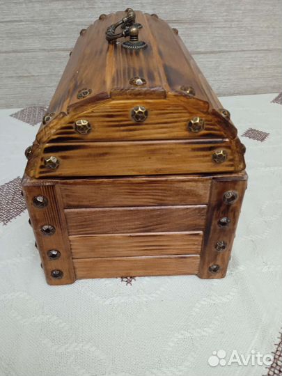Сундук деревянный