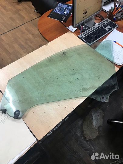 Стекло боковой двери правой Renault Laguna 3